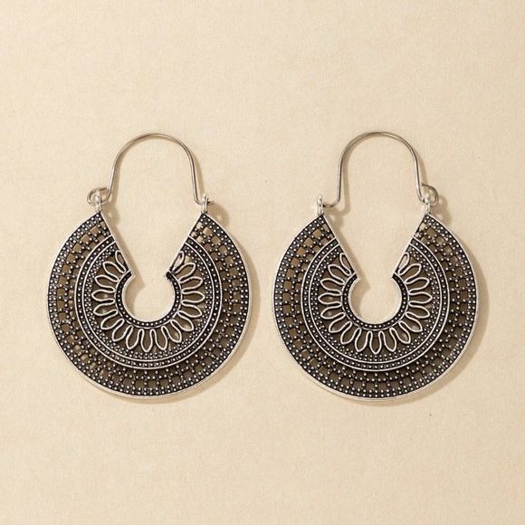 5/$25 Antique Silver Color Round Statement Earrings - Picture 4 of 5